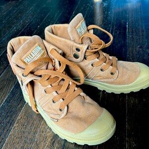 Palladuim brown canvas boot. Foldable cuff. size 5.5